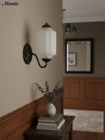 Charger l'image dans la visionneuse de galerie, Applique murale vintage en verre laiteux pour chevet, couloir, Eloise