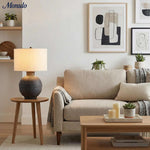 Charger l'image dans la visionneuse de galerie, Lampe de table Ceruna à base en céramique texturée avec abat-jour en tissu - Éclairage moderne de chevet pour chambre à coucher