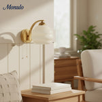 Cargar imagen en el visor de la Galería, Aplique de pared Bauhaus con globo de ópalo Capigia: luz minimalista vintage para dormitorio o pasillo