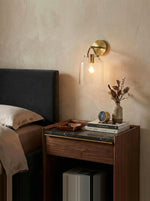 Charger l'image dans la visionneuse de galerie, Applique murale minimaliste Hanton – Applique en verre lait vintage avec accent en métal