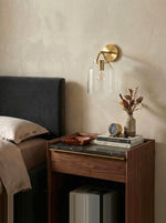 Charger l'image dans la visionneuse de galerie, Applique murale minimaliste Hanton – Applique en verre lait vintage avec accent en métal