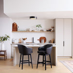 Cargar imagen en el visor de la Galería, Lámpara de techo difusor redondeado Crelina: elegante plafón minimalista para espacios residenciales.