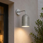 Bild in Gallery-Viewer laden, Vintage wall sconce installation scene