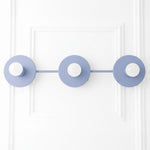 Cargar imagen en el visor de la Galería, Lámpara de tocador esférica Radiro Globe – Luminaria moderna de 3 luces para baño