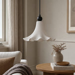 Bild in Gallery-Viewer laden, Cazelle French Vintage Flower Pendant Light – Retro Floral Hanging Lamp for Bedroom and Entryway