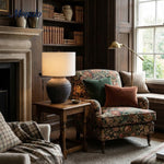 Charger l'image dans la visionneuse de galerie, Lampe de table Ceruna à base en céramique texturée avec abat-jour en tissu - Éclairage moderne de chevet pour chambre à coucher