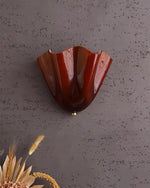 Bild in Gallery-Viewer laden, Bellina Elegante Florale Glas-Wandlampe – Moderne Messing-Wandlampe für Schlafzimmer & Flur