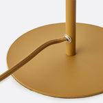 Cargar imagen en el visor de la Galería, Lámpara de mesa Clinco con diseño escultórico moderno en forma de seta: ideal para el salón o el dormitorio.