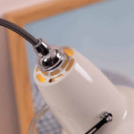 Bild in Gallery-Viewer laden, Modryx Pyramidenfuß Mini-Tischlampe – Antikes Metall für Schreibtisch