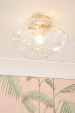 Bild in Gallery-Viewer laden, Lightail Aufbaudeckenleuchte - irisierendes Glas mit Messingfuß