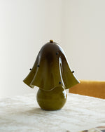 Cargar imagen en el visor de la Galería, Lámpara de mesa de cristal escultórico Bellina: iluminación moderna y minimalista para salón o dormitorio