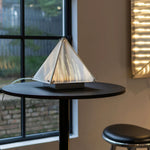 Bild in Gallery-Viewer laden, Fragment Tischlampe