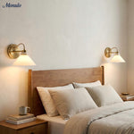 Cargar imagen en el visor de la Galería, Aplique de pared Aurenza con brazo curvo y forma de globo: lámpara de pared industrial moderna para baño, dormitorio y pasillo.