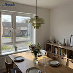 Cargar imagen en el visor de la Galería, Lámpara colgante Koloro con pantalla de vidrio coloreado: moderna lámpara de suspensión ajustable para interiores.