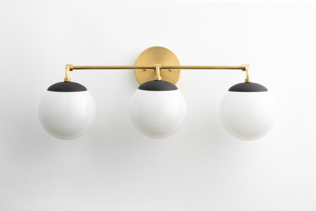 Aplique de pared de vidrio Glorica: lámpara de tocador vintage moderna