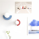 Cargar imagen en el visor de la Galería, Lámpara de pared nórdica con forma de macarrón de cristal y orbe, de metal, colorida y moderna.