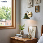 Cargar imagen en el visor de la Galería, Aplique de pared Aurenza con brazo curvo y forma de globo: lámpara de pared industrial moderna para baño, dormitorio y pasillo.