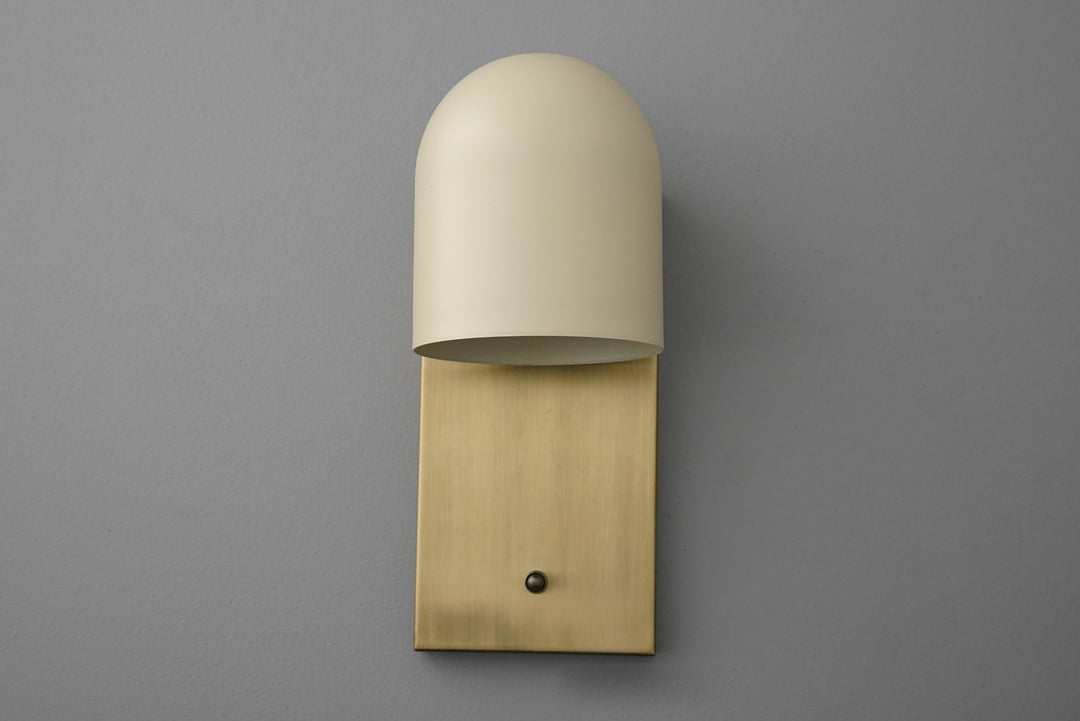 Applique murale Metio Dome en laiton, style milieu de siècle moderne – Un éclairage polyvalent pour les espaces de vie