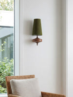 Cargar imagen en el visor de la Galería, Aplique de pared Rowan Retro con pantalla de tela: iluminación clásica de tela para el dormitorio