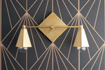 Cargar imagen en el visor de la Galería, Lámpara de tocador geométrica Ornato Luxe - Iluminación de baño Art Déco de latón macizo
