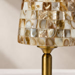 Bild in Gallery-Viewer laden, Detailed view of shell texture and metal stem