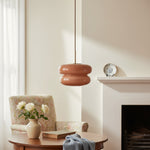 Cargar imagen en el visor de la Galería, Lámpara colgante Coloria Soft-Glow de cristal opalino: una lámpara colgante contemporánea para la sala de estar.