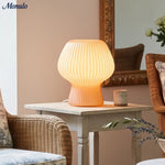 Charger l'image dans la visionneuse de galerie, Lampe de table moderne Rivrona en verre côtelé – Éclairage d'accent design pour chambre et salon