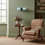 Charger l'image dans la visionneuse de galerie, Applique murale vintage en verre laiteux festonné Eloise - Éclairage d'appoint moderne pour salle de bain et chambre