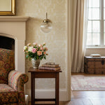 Cargar imagen en el visor de la Galería, Aplique de pared arqueado de cristal acanalado y latón Glorica Glass – Lámpara de pared industrial vintage para entrada