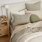 Bild in Gallery-Viewer laden, Brina Contemporary Tischlampe - Glas Schreibtischlampe mit USB-Ladeanschluss