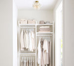 Cargar imagen en el visor de la Galería, Lámpara de techo redonda de disco de vidrio Sevra, de latón, para dormitorio