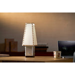 Charger l'image dans la visionneuse de galerie, Lampe de table géométrique moderne en métal – Abat-jour en parchemin pour éclairage de table de nuit