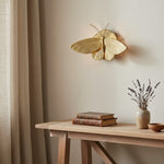 Bild in Gallery-Viewer laden, Mothriel Wandlampe in Mottenform – Vintage Metalllampe für Schlafzimmer