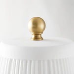 Bild in Gallery-Viewer laden, Close-up of the brass finial and shade top