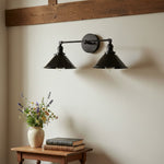 Cargar imagen en el visor de la Galería, Aplique doble de metal negro Conique con pantallas cónicas - Aplique industrial de pared para espejo