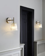 Bild in Gallery-Viewer laden, Bravira Modern Glass Wall Lamp – Minimalistische Wandleuchte für Schlafzimmer, Flur & Schminktisch