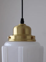 Charger l'image dans la visionneuse de galerie, Suspension en verre opale – Suspension vintage en verre laiteux avec accents en laiton