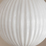 Bild in Gallery-Viewer laden, Close view of ribbed milk glass texture