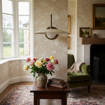 Cargar imagen en el visor de la Galería, Aplique de pared Curva Metal con brazo curvo y pantalla de disco – Lámpara de pared moderna y minimalista para sala de estar