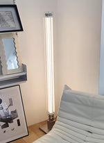 Bild in Gallery-Viewer laden, Industrieller Stil Minimalistische Glas Stehlampe M29