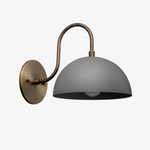 Cargar imagen en el visor de la Galería, Aplique de pared industrial de metal Curva - Brazo curvo de latón - Luminaria de cúpula martillada