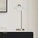 Charger l'image dans la visionneuse de galerie, Lampe de table Elorina rétro avec abat-jour en métal – Design contemporain à brancher pour tables d'appoint et tables de chevet