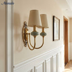 Cargar imagen en el visor de la Galería, Aplique de pared Rowan Classic con pantalla de tela – Lámpara de pared de cerámica para pasillo o dormitorio