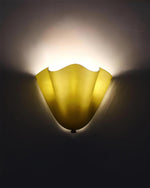 Bild in Gallery-Viewer laden, Bellina Elegante Florale Glas-Wandlampe – Moderne Messing-Wandlampe für Schlafzimmer & Flur
