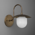 Cargar imagen en el visor de la Galería, Aplique de pared de latón arqueado Curva: elegante lámpara de metal para interiores modernos