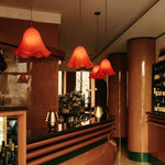 Cargar imagen en el visor de la Galería, Lámpara colgante Bellina – Forma fluida de vidrio en estilo minimalista para comedor