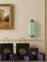 Cargar imagen en el visor de la Galería, Aplique de pared Eloise vintage de vidrio lechoso festoneado: iluminación de acento moderna para baño y dormitorio