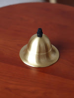 Charger l'image dans la visionneuse de galerie, Suspension en verre opale – Suspension vintage en verre laiteux avec accents en laiton