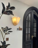 Bild in Gallery-Viewer laden, Bellina Elegante Florale Glas-Wandlampe – Moderne Messing-Wandlampe für Schlafzimmer & Flur