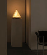 Bild in Gallery-Viewer laden, Fragment Tischlampe